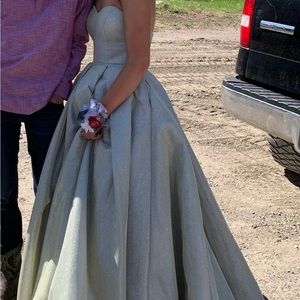 SHERRI HILL SIZE 4 Prom dress